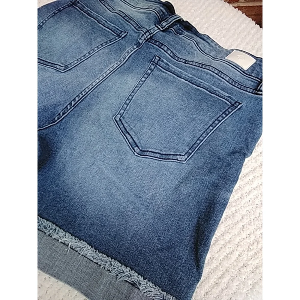 🌷NWOT Women's Truth + Theory Denim Shorts Size 12 Blue - Picture 5 of 9